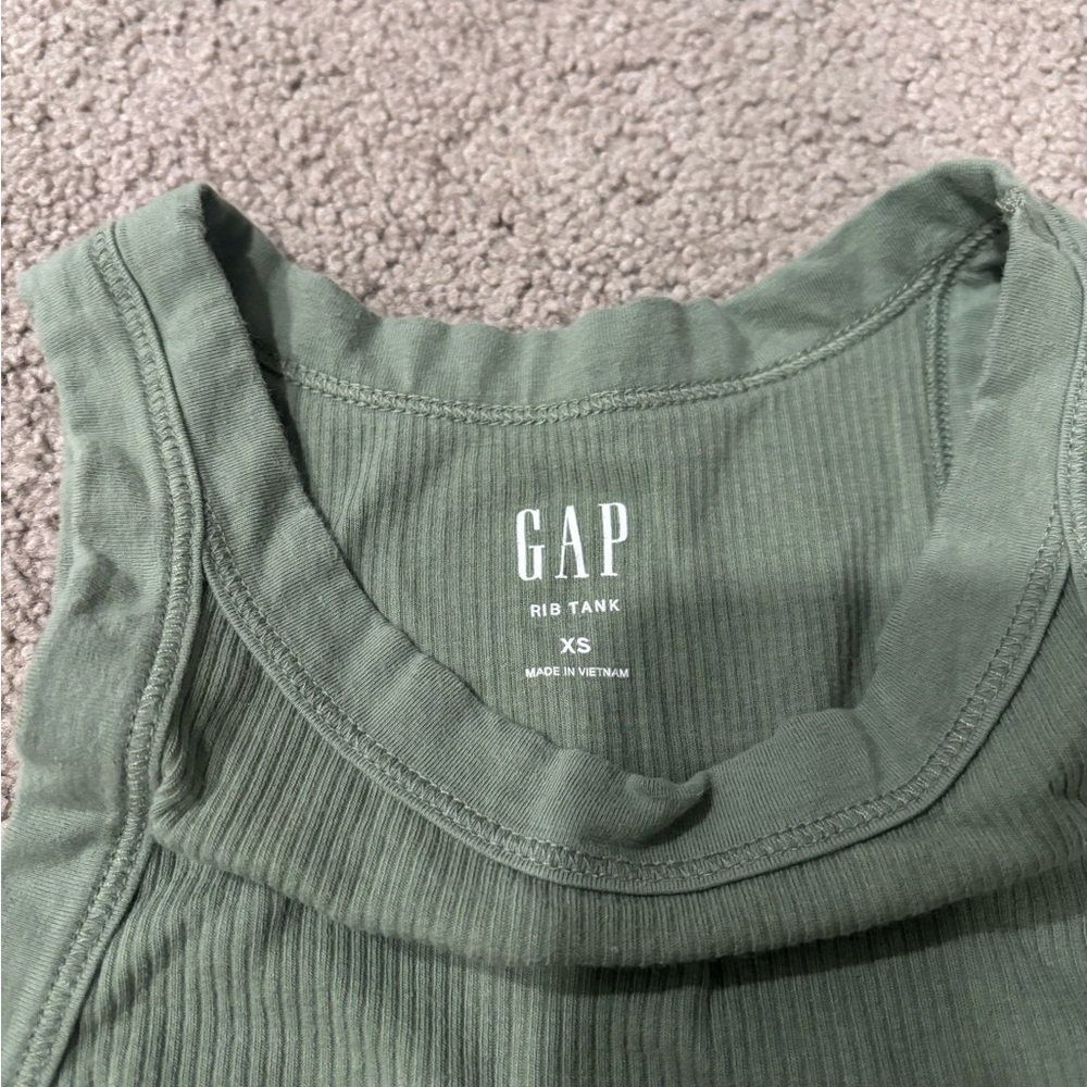 GAP Ribbed Tank - Picture 2 of 3